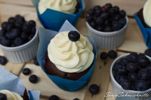Double Blueberry-Chocolate-Cupcakes-3